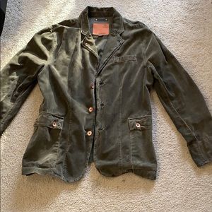 I am selling a men’s jackets.